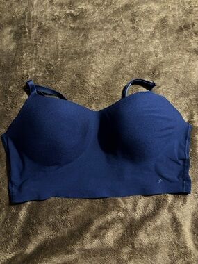 PINK Victoria's Secret Navy Wireless Lightly Lined Bralette